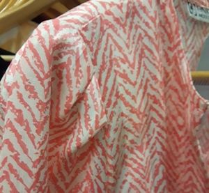 ✅SOLD ✅ 🇫🇷 Paris find! Vintage patterned dress, coral and white, size S